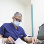 بالصور… اخصائي امراض القلب والعلاج القسطاري الدكتور سامي سعد/ جهورية لبنان،  اثناء استقباله للمراجعين الكرام
