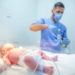 حُقن فيتامين K لمنع النزيف لدى حديثي الولادة: إجراء مُنقذ للحياة ينفرد به مستشفى الإمام الحجة (عج) الخيري