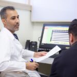 تقرير مصور: اخصائي الجملة العصبية الدكتور خطاب الخفاجي اثناء استقباله المراجعين
