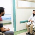 أخصائي الباطنية وأمراض الجهاز العصبي د. أحمد ناظم شاكر أثناء إستقباله المراجعين