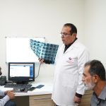 أخصائي طب الألم البروفيسور بهرام نادري (إيران) يباشر بإستقبال المراجعين