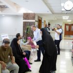 بمناسبة المولد النبوي الشريف: ورود المحبة تُهدى لكادر ومراجعي المستشفى