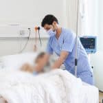 عناية تلامس القلوب: كادر مستشفى الإمام الحجة (عج) الخيري يجسد الرحمة في خدمة المرضى