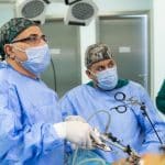 من داخل صالة العمليات: الجراح الاستشاري الدكتور عبد الزهرة الأسدي وفريقه المتخصص