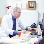 أخصائي جراحة العمود الفقري الدكتور إسحاق لطوف (لبنان) يباشر بإستقبال المراجعين