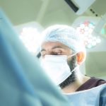 جراحة فاصلة تنقذ فتاة شابة من الشلل الدائم في مستشفى الإمام الحجة (عج) الخيري