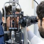 إنقاذ عين مريض من جسم غريب داخل القرنية في مستشفى الإمام الحجة (عج) الخيري