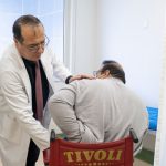 من أيران إلى العراق: بروفيسور طب الألم د. باهرام نادري يقدم خدماته العلاجية للمرضى في مستشفى الإمام الحجة (عج) الخيري