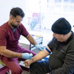 من أجل تشخيصٍ أدق: وحدة سحب الدم تخدم المرضى برعاية وإنسانية