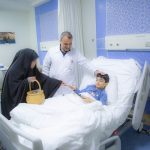 عطرُ الولادة المهدوية يملأ أروقة المستشفى: فريق الضحى يقدّم الهدايا للمرضى والمنتسبين