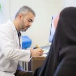 أخصائي طب وجراحة العيون الدكتور حذيفة سامي يستقبل المراجعين في مستشفانا