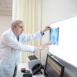 أخصائي جراحة العظام والكسور الدكتور مهدي عبد الصاحب الكعبي يستقبل المراجعين