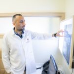 أخصائي جراحة الأعصاب والدماغ والفقرات الدكتور حازم موجد يستقبل المراجعين