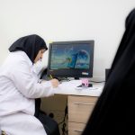 أخصائية النسائية والتوليد الدكتورة حوراء رعد السعبري اثناء استقبال المراجعين