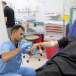 رعاية مجانية حتى آخر الليل: مشاهد من الفترة المسائية لموكب “ساقي كربلاء” الطبي