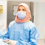 بعد انسداد كامل في الحالب: عملية ناظورية تنهي معاناة خمسينية من حصيات معقدة