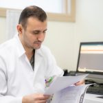 أخصائي المسالك البولية الدكتور أحمد عبد الرزاق يستقبل المراجعين في مستشفى الإمام الحجة (عج) الخيري