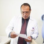 أخصائي طب الألم البروفيسور بهرام نادري (إيران) يباشر بإستقبال المراجعين