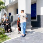 بين ردهةٍ وأخرى: رحلة الناقل في أروقة مستشفى الإمام الحجة (عج) الخيري