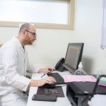 طفلي ما زال يتبول أثناء النوم.. هل هذا طبيعي؟ | د. منير مهدي سلمان