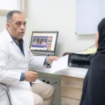 أخصائي طب وجراحة المسالك البولية د. عدي مجيد نصار اثناء استقباله المراجعين